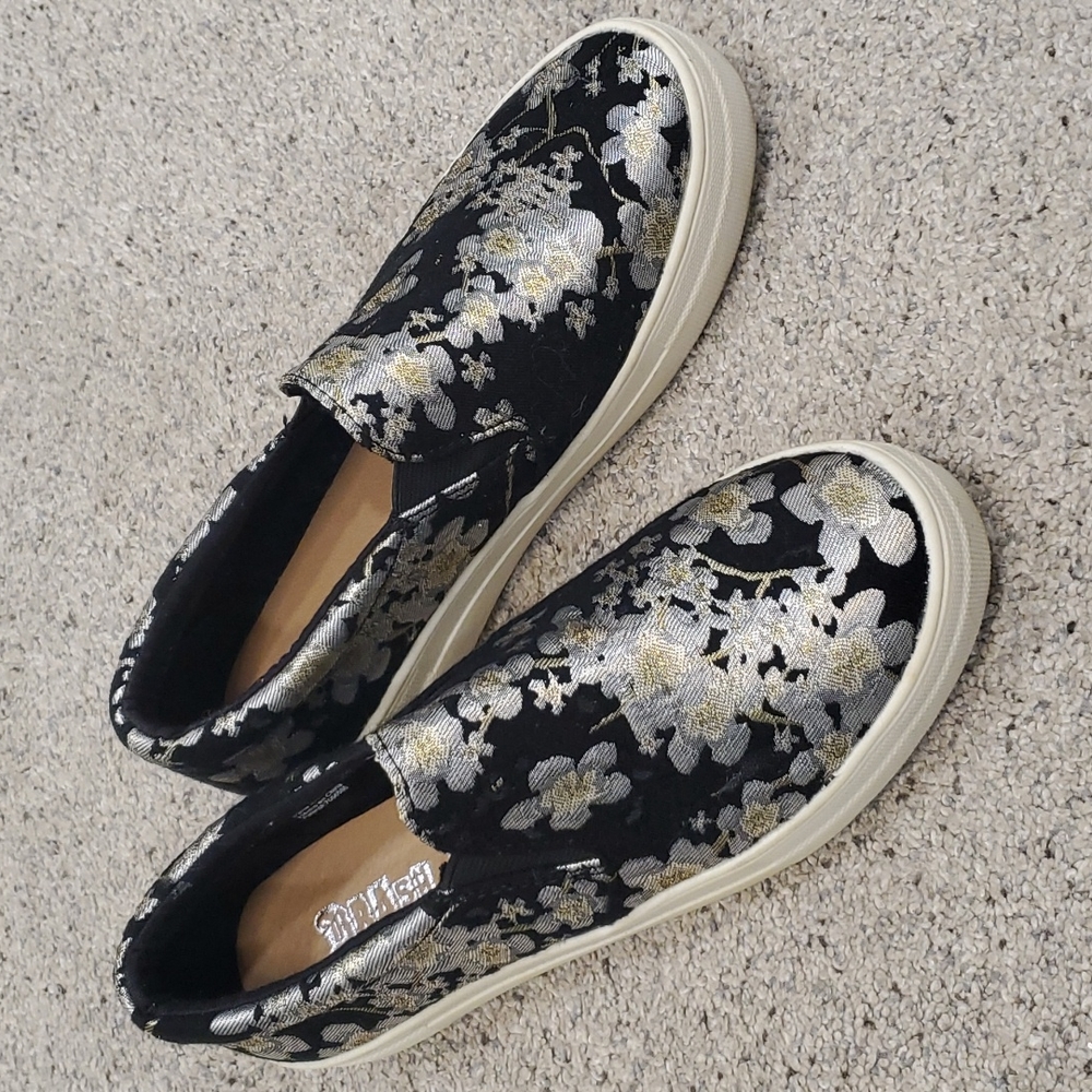Slip on sneakers
